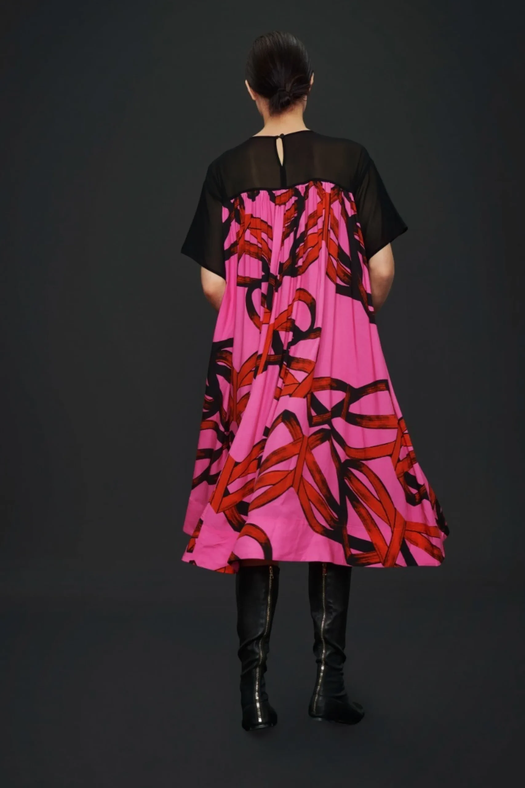 Black fan & red ribbon FSC kjole