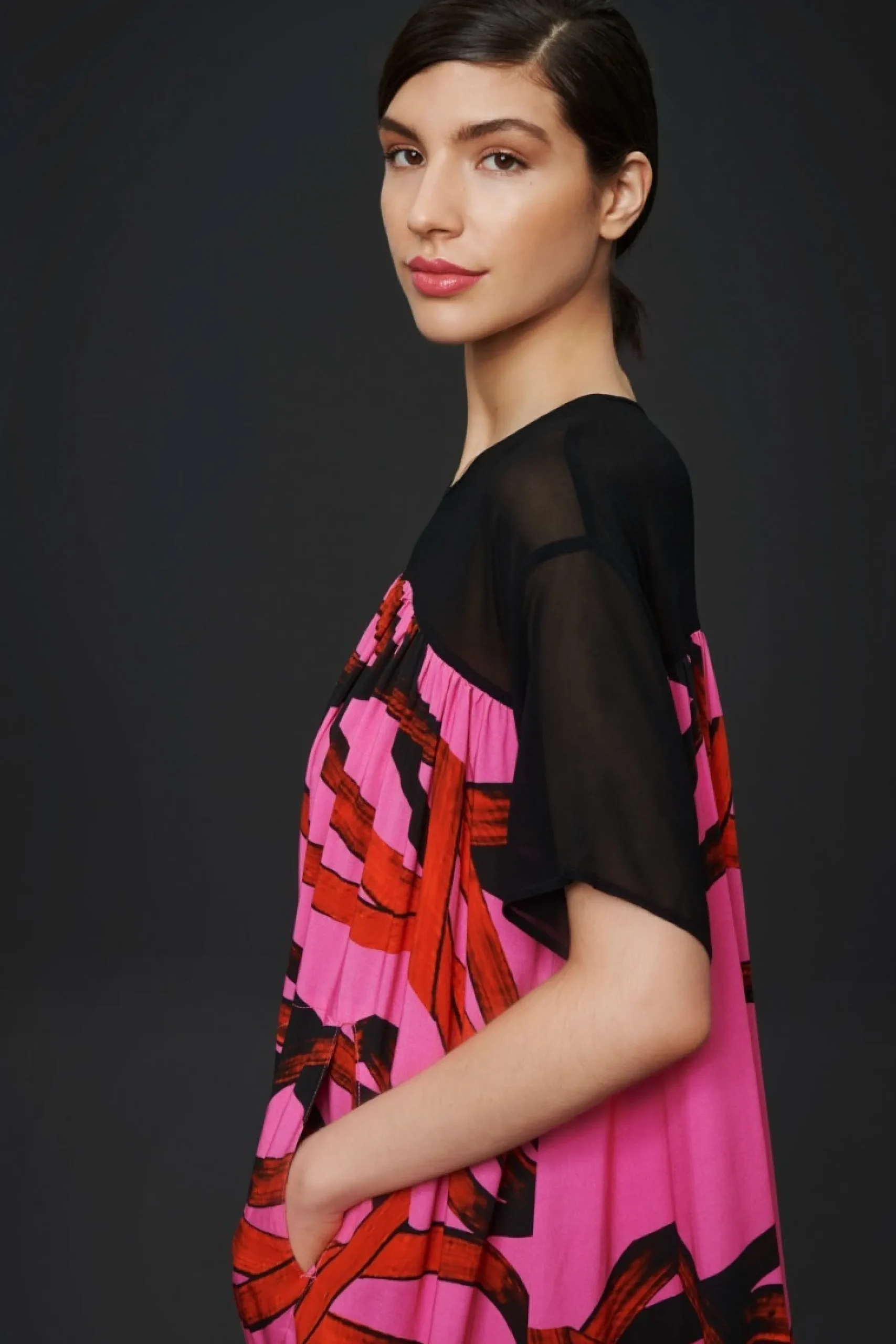 Black fan & red ribbon FSC kjole