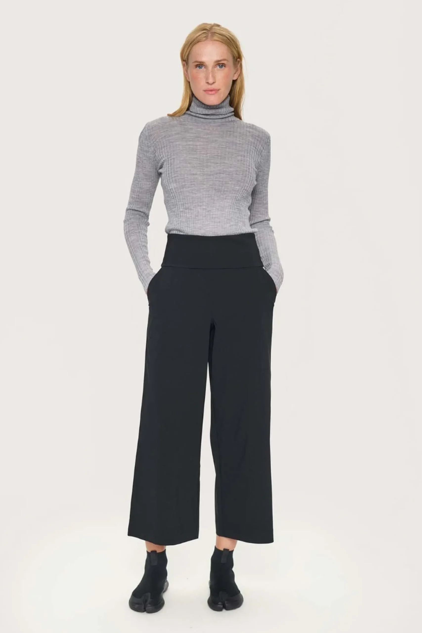 New wool rullekrave sweater