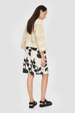 Peony & waves shorts